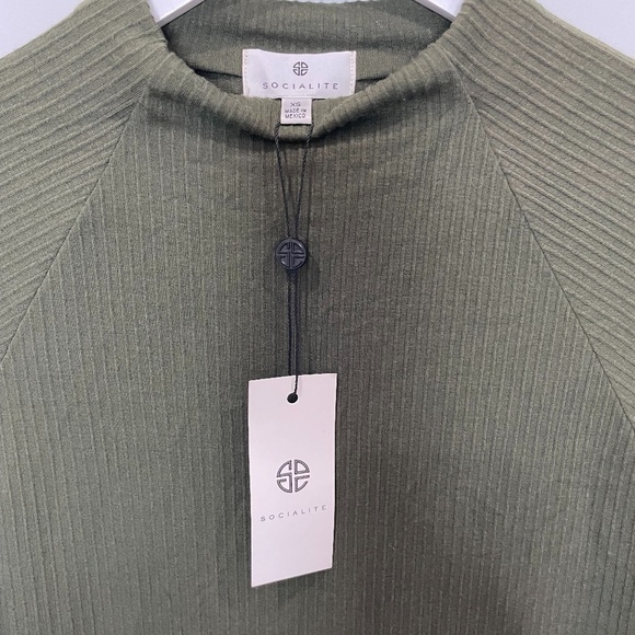 Socialite Green Knit Textured Long Sleeve Dress - Picture 5 of 6